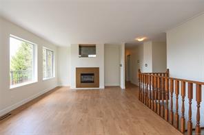 349 Durrand Pl — listing photo 15 of 44