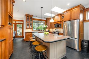 3676 Monterey Dr — listing photo 19 of 57