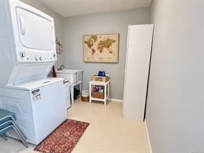 2-3570 Norwell Dr — listing photo 41 of 54