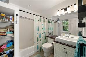 1910 Swartz Bay Rd — listing photo 23 of 41