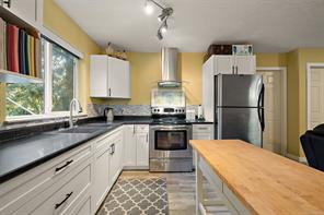 1910 Swartz Bay Rd — listing photo 29 of 41