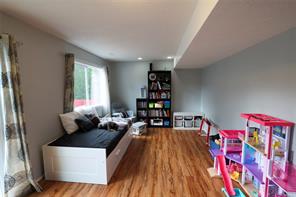 363 Englewood Dr — listing photo 19 of 41