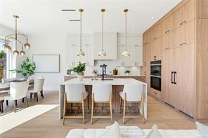 1 3024 Cadboro Bay Rd, Oak Bay