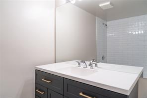 105-835 Selkirk Ave — listing photo 25 of 44