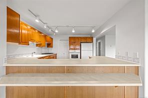 104-2970 Cliffe Ave — listing photo 73 of 82