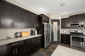 2644 Kendal Ave — listing photo 19 of 98