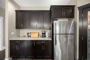 2644 Kendal Ave — listing photo 20 of 98