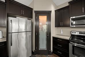 2644 Kendal Ave — listing photo 21 of 98