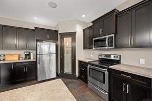 2644 Kendal Ave — listing photo 23 of 98