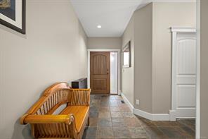 2644 Kendal Ave — listing photo 39 of 98