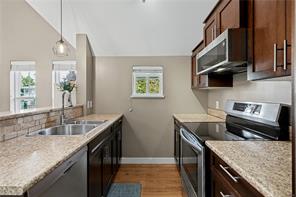 920 Mary St — listing photo 16 of 44