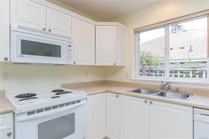 87 Bridgewater Lane — listing photo 23 of 58
