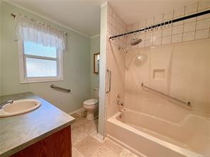 382 Chamiss Cres — listing photo 18 of 34