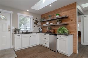 192 Captain Morgans Blvd — listing photo 13 of 81