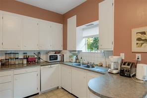 145 Beechwood Ave — listing photo 16 of 63