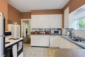 145 Beechwood Ave — listing photo 17 of 63