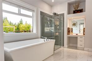 3112 Dolphin Dr — listing photo 14 of 36