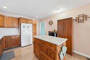 429 Davis Rd — listing photo 13 of 56