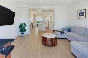 4-3092 Washington Ave — listing photo 17 of 43