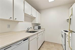 316-900 Tolmie Ave — listing photo 14 of 33