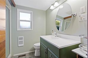 8698 East Saanich Rd — listing photo 21 of 32