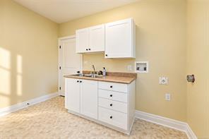 6086 Sterling Dr — listing photo 22 of 52