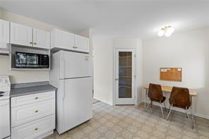 1024 Centre Cres — listing photo 13 of 52