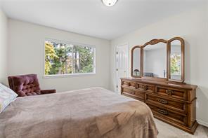 1024 Centre Cres — listing photo 20 of 52