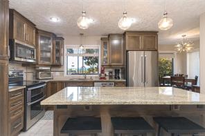 878 Denford Cres — listing photo 14 of 57