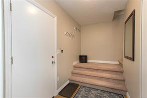 878 Denford Cres — listing photo 33 of 57