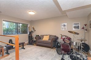 878 Denford Cres — listing photo 35 of 57