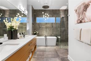 156 Golden Oaks Cres — listing photo 46 of 63
