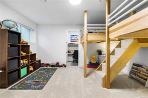 156 Golden Oaks Cres — listing photo 52 of 63