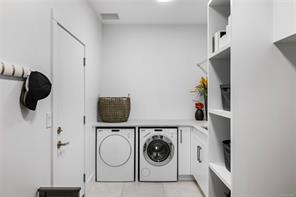 156 Golden Oaks Cres — listing photo 54 of 63