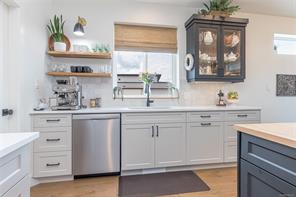 3155 Woodrush Dr — listing photo 15 of 81