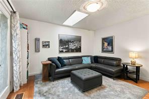 10189 West Saanich Rd — listing photo 16 of 43
