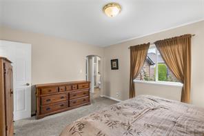 1049 Sunrise Dr — listing photo 14 of 40