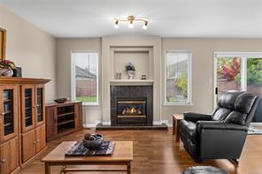 1049 Sunrise Dr — listing photo 27 of 40