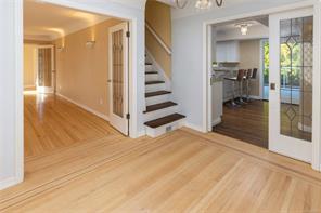 218 Beach Dr — listing photo 22 of 74