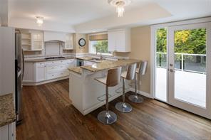 218 Beach Dr — listing photo 23 of 74