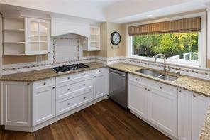 218 Beach Dr — listing photo 26 of 74