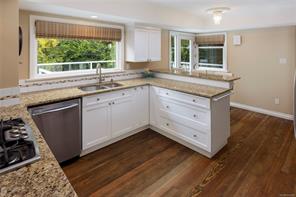 218 Beach Dr — listing photo 27 of 74
