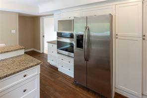 218 Beach Dr — listing photo 28 of 74