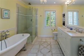 218 Beach Dr — listing photo 43 of 74
