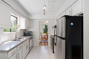 764 Mann Ave — listing photo 13 of 43