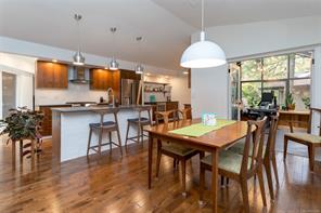 1043 Pondwood Lane — listing photo 14 of 53