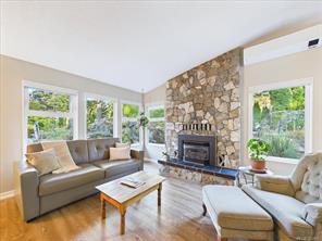 895 Brentwood Hts — listing photo 13 of 50