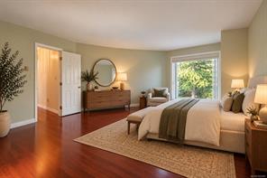 1055 Thistlewood Dr — listing photo 17 of 53