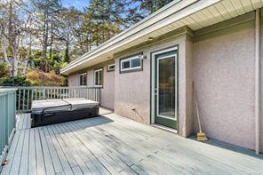 1055 Thistlewood Dr — listing photo 25 of 53