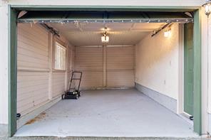 1055 Thistlewood Dr — listing photo 41 of 53